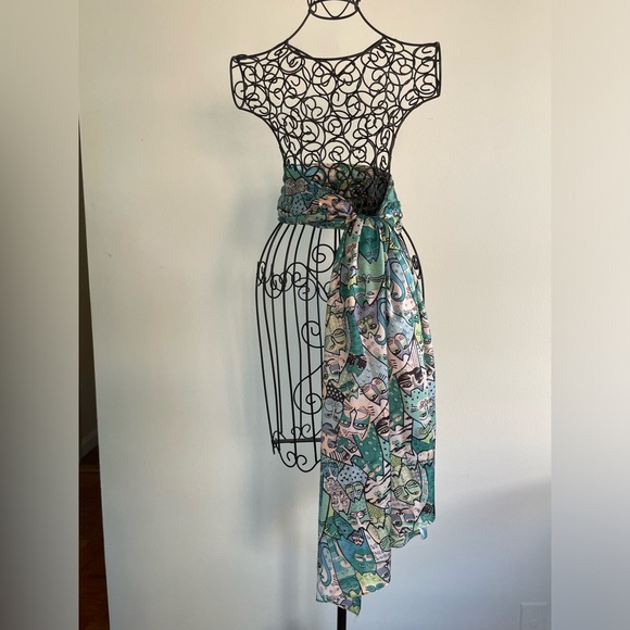 Silk scarf/wrap  in blue, turquoise, white, green and black animal “cat print - Picture 4 of 10